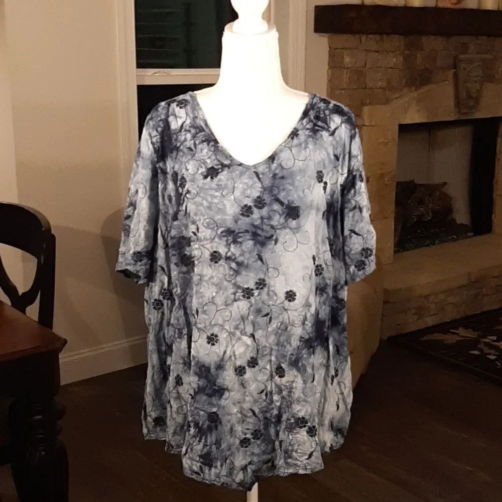 Cato Est.1946 22/24W Vee Neck Blue Flowy Shirt with Embroidered Flowers